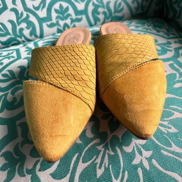 Catherine Malandrino NWOT Yellow Slip On Pointed Toe Flats Size 8.5 - Picture 5 of 8